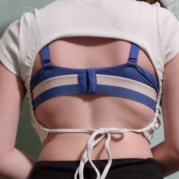 Cropped backless shirt - Picture 4 of 4